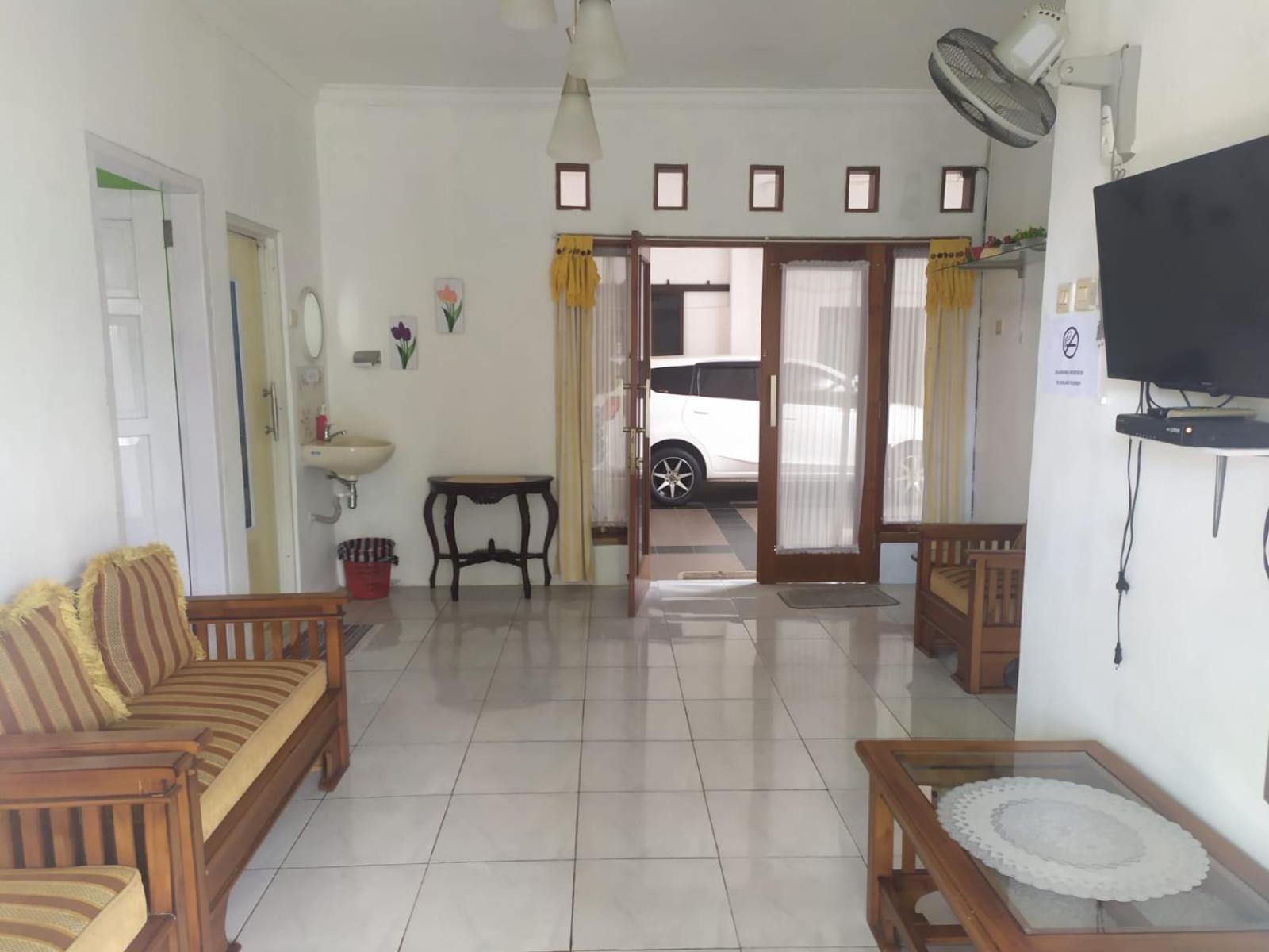 Endah Homestay Syariah Пурвокерто Экстерьер фото