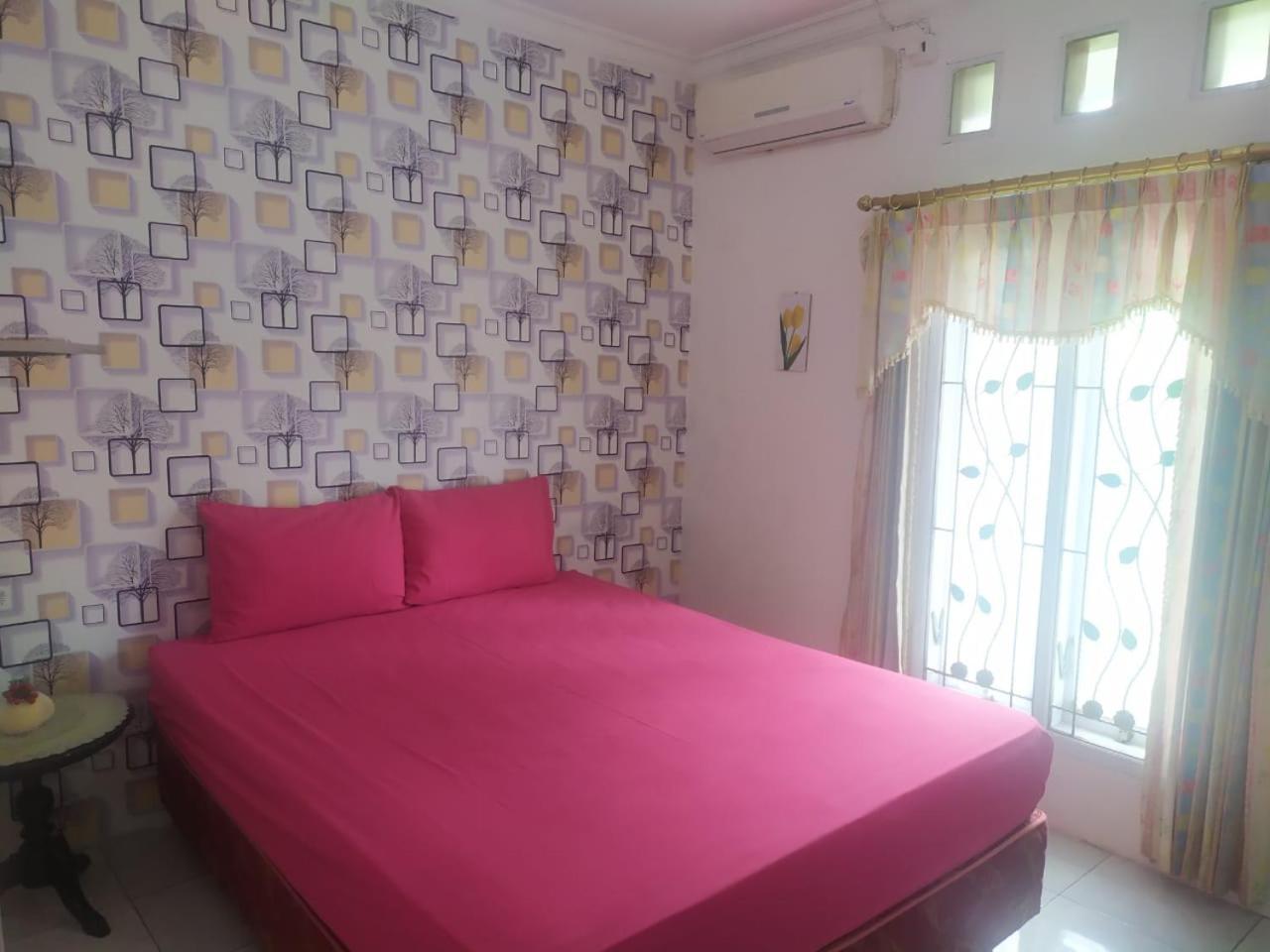 Endah Homestay Syariah Пурвокерто Экстерьер фото