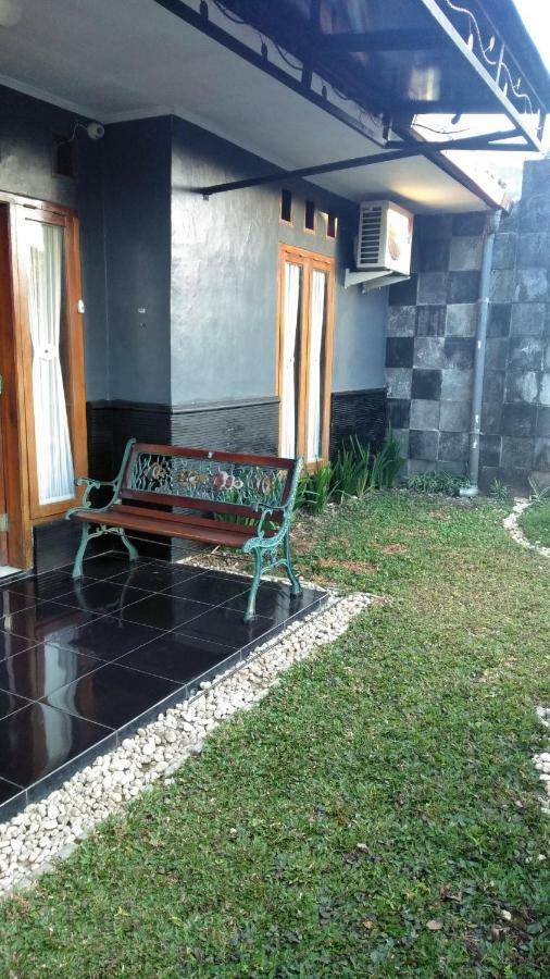 Endah Homestay Syariah Пурвокерто Экстерьер фото